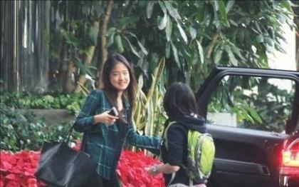 位男星个个花钱如流水一般人真养不起AG旗舰厅网娶了“败家老婆”的3(图5)