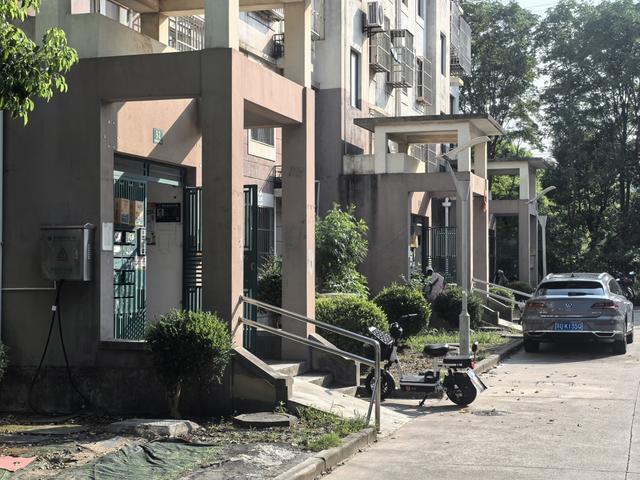 政府早年统一改造实事工程该如何“善后”AG旗舰厅浦东多个小区门禁同时瘫痪又是(图6)