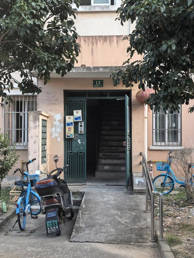 政府早年统一改造实事工程该如何“善后”AG旗舰厅浦东多个小区门禁同时瘫痪又是(图2)
